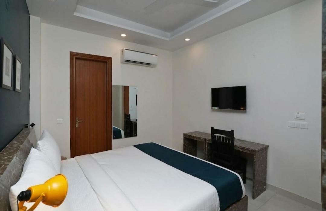 Hotel Galaxy Inn Gurgaon Exterior photo