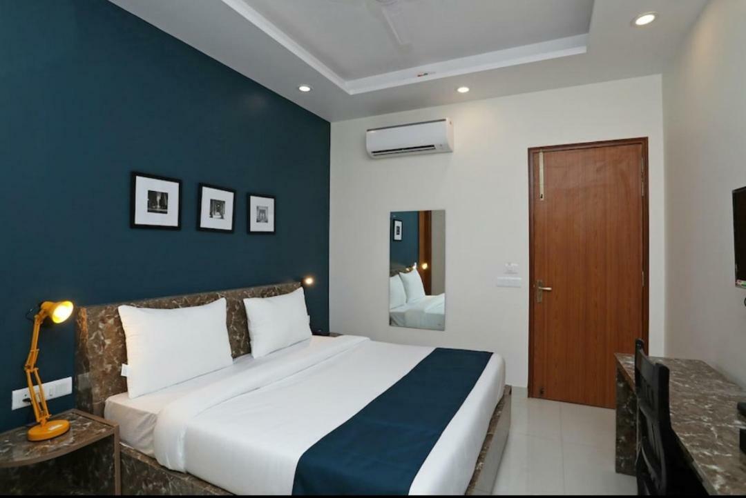 Hotel Galaxy Inn Gurgaon Exterior photo