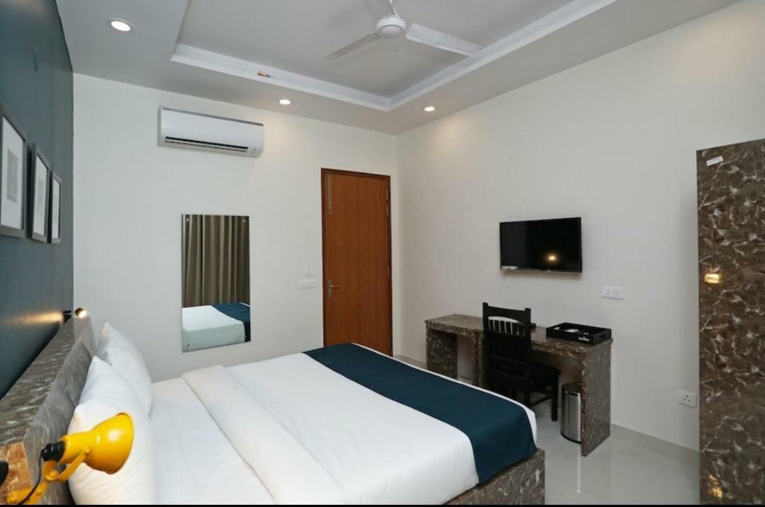 Hotel Galaxy Inn Gurgaon Exterior photo