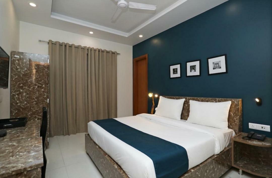 Hotel Galaxy Inn Gurgaon Exterior photo